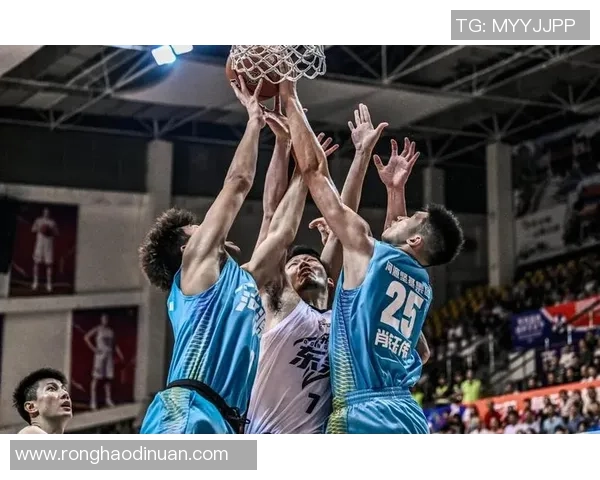 勇士与猛龙激战正酣谁将赢得这场篮球巅峰对决