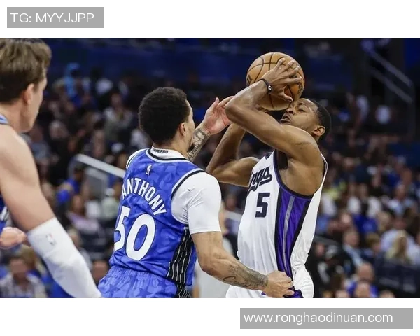 小牛队在夏季联赛中迎战太阳队展现年轻球员的潜力与激情